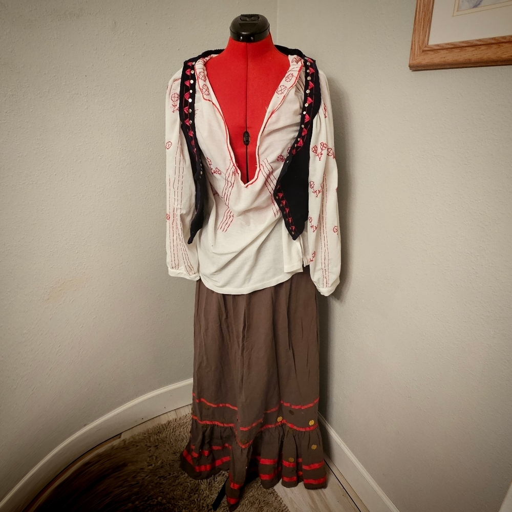 Madam Nazar Red Dead Cosplay